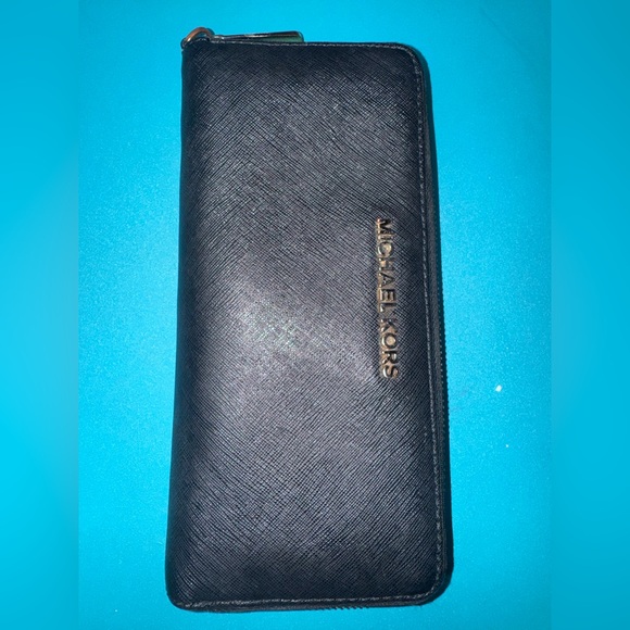 Michael Kors Wallet - Picture 2 of 8